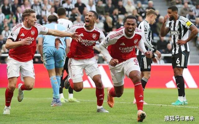 英超越踢越像NFL?球迷:还不如看美式橄榄球