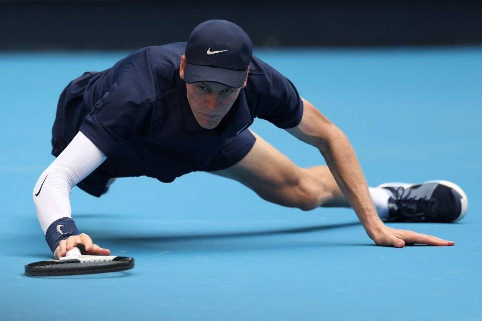 中网第8比赛日看点:辛纳决赛战黑马新星,斯瓦泰克领衔冲八强