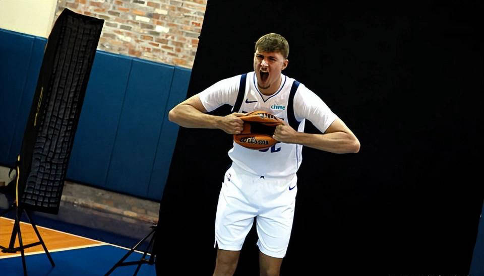 独行侠新秀库珀-弗拉格:争取年度最佳新秀,尊崇乔丹