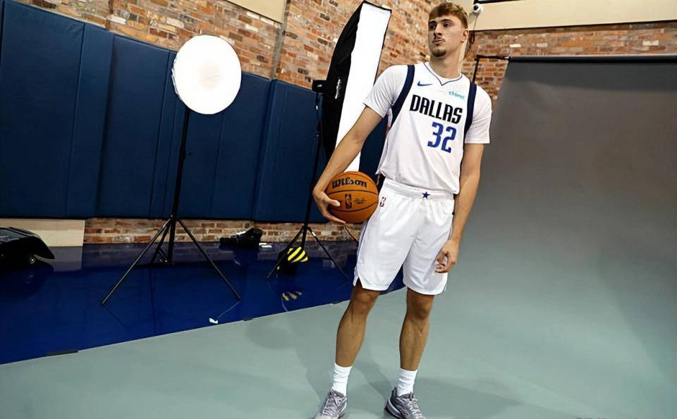 独行侠新秀库珀-弗拉格:争取年度最佳新秀,尊崇乔丹